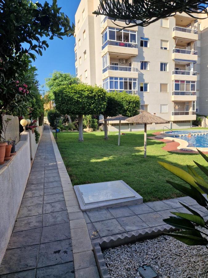 Magnifico Chalet Adosado En Torrevieja, Alicante. Extérieur photo